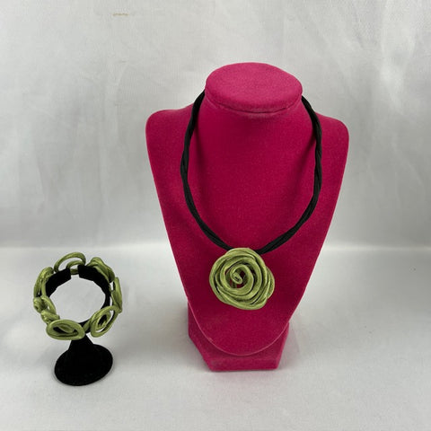 VTG Fabric Necklace & Bracelet Set