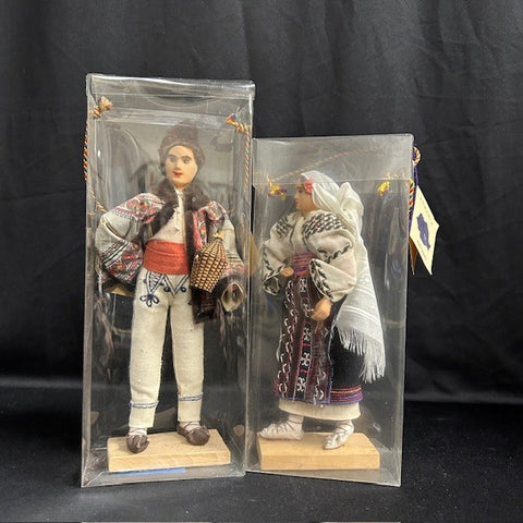 VTG 2 Arta Crisana Oradea Papusa Taranca Romania Dolls
