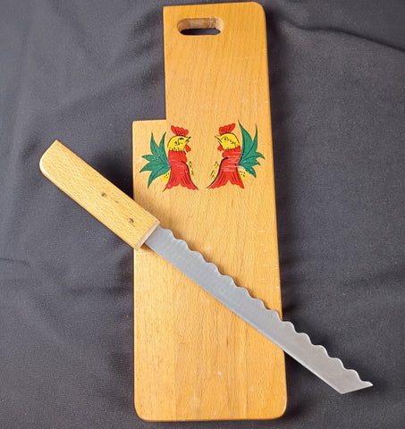 VTG Rooster Cutting Board with Knife Insert