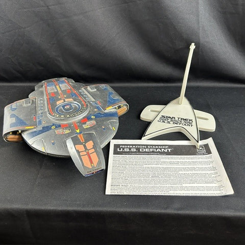 1996 Star Trek USS Defiant Complete Model