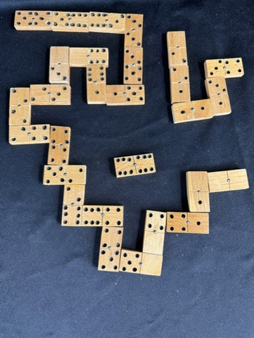 Vtg Dominoes set of 28 wooden box tile game