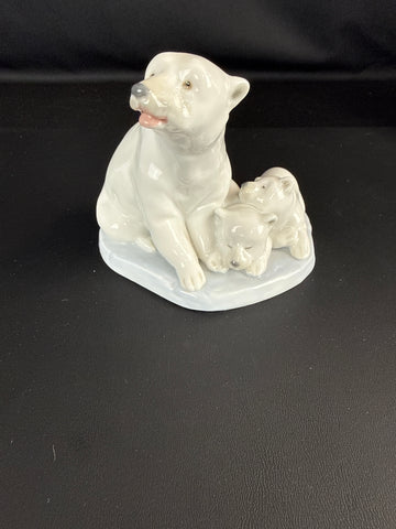 Lladro Daisa Polar Bear With Two Cubs Figurine