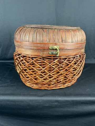 VTG Asian Wicker Basket w/Lid & Latch