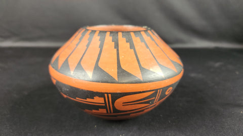 Native America Jemez Pot Signed
